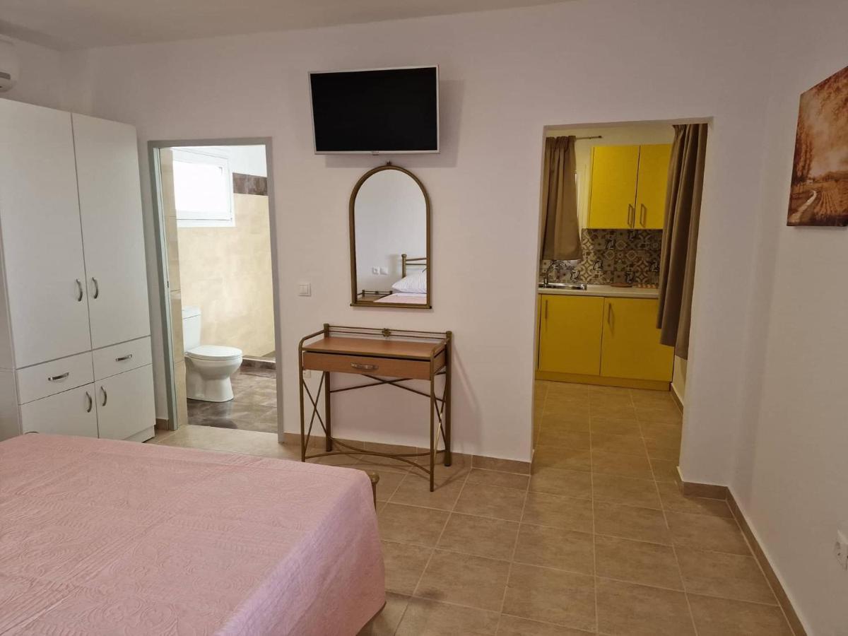 Solymar Prive Apartment Archangelos  Bagian luar foto