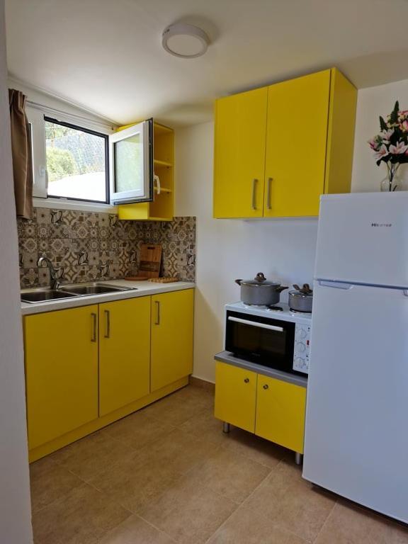 Solymar Prive Apartment Archangelos  Bagian luar foto