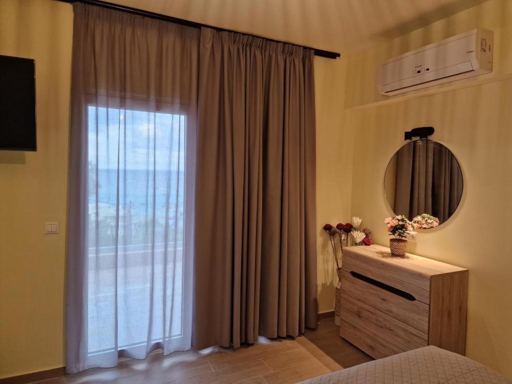 Solymar Prive Apartment Archangelos  Bagian luar foto